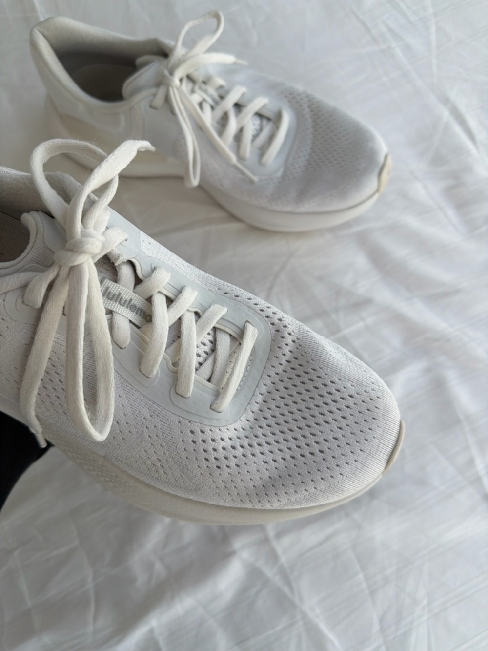 LULULEMON Beyondfeel sneakers Women’s White Athletic Sneakers-Lightweight Cofort - Picture 2 of 10